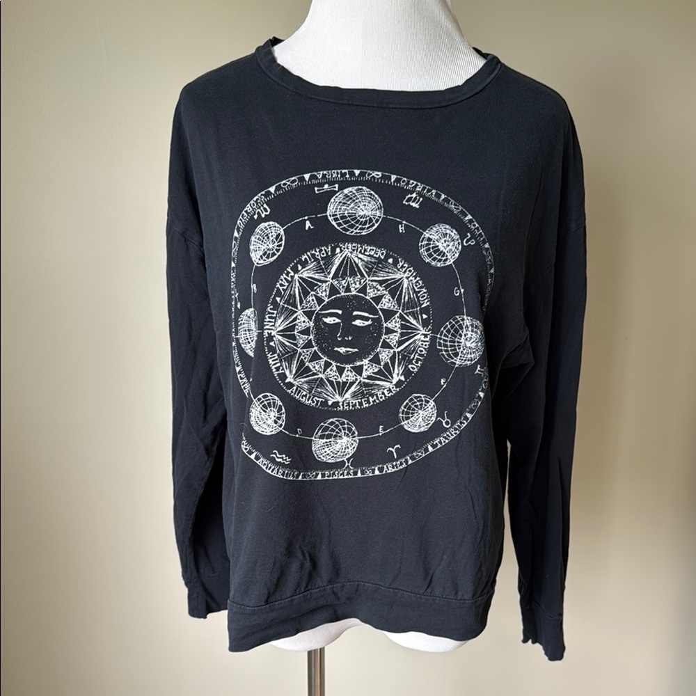 Brandy Melville Zodiac Black Graphic Women's Top 🌼